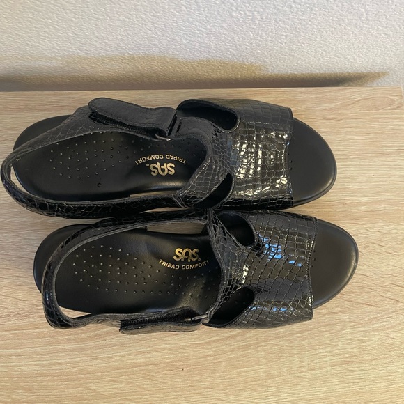 Black tripad comfort crocodile leather strappy heeled sandals - Picture 4 of 6